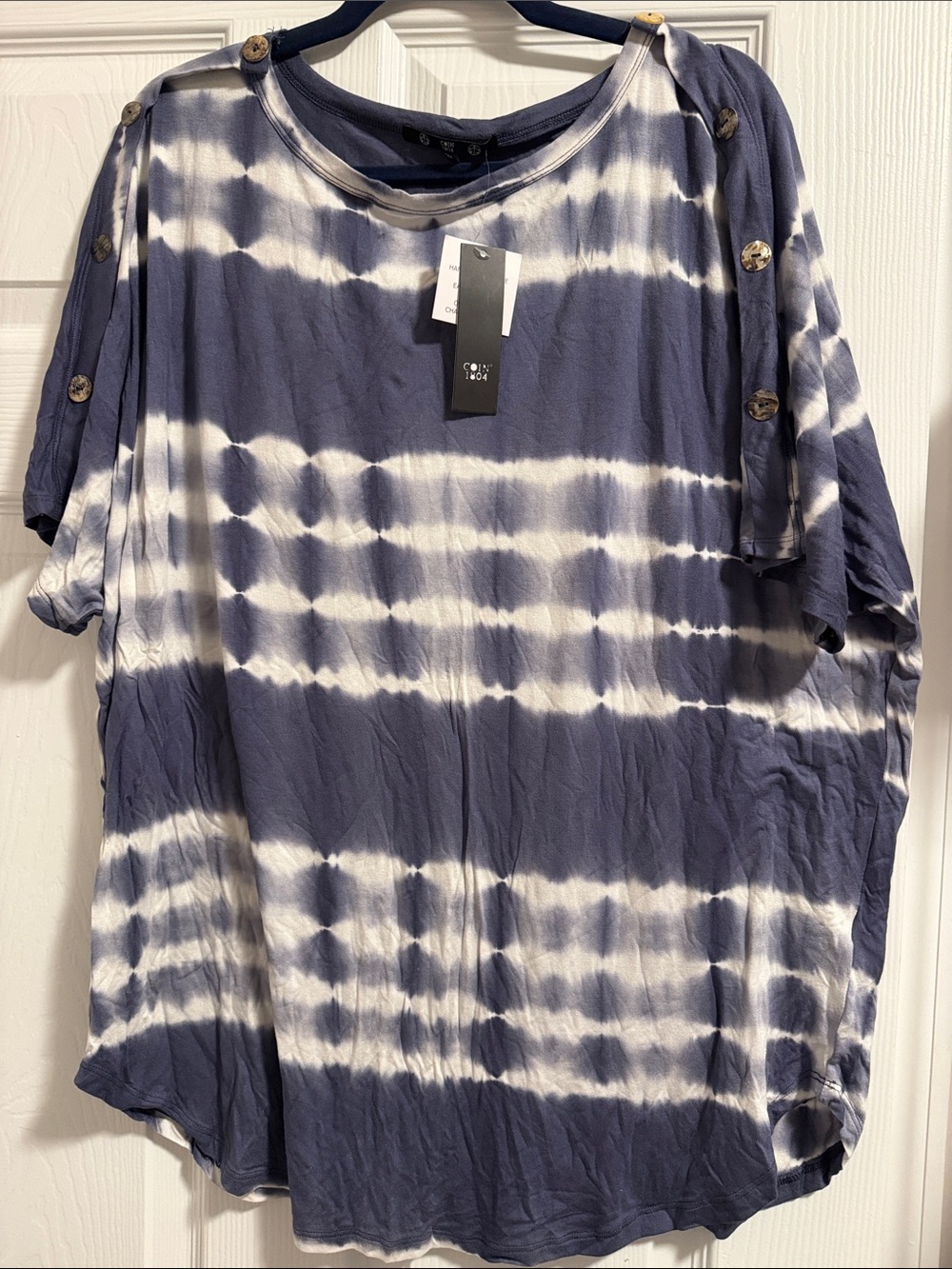 Button-Shoulder Tie-Dye Top in Navy and White